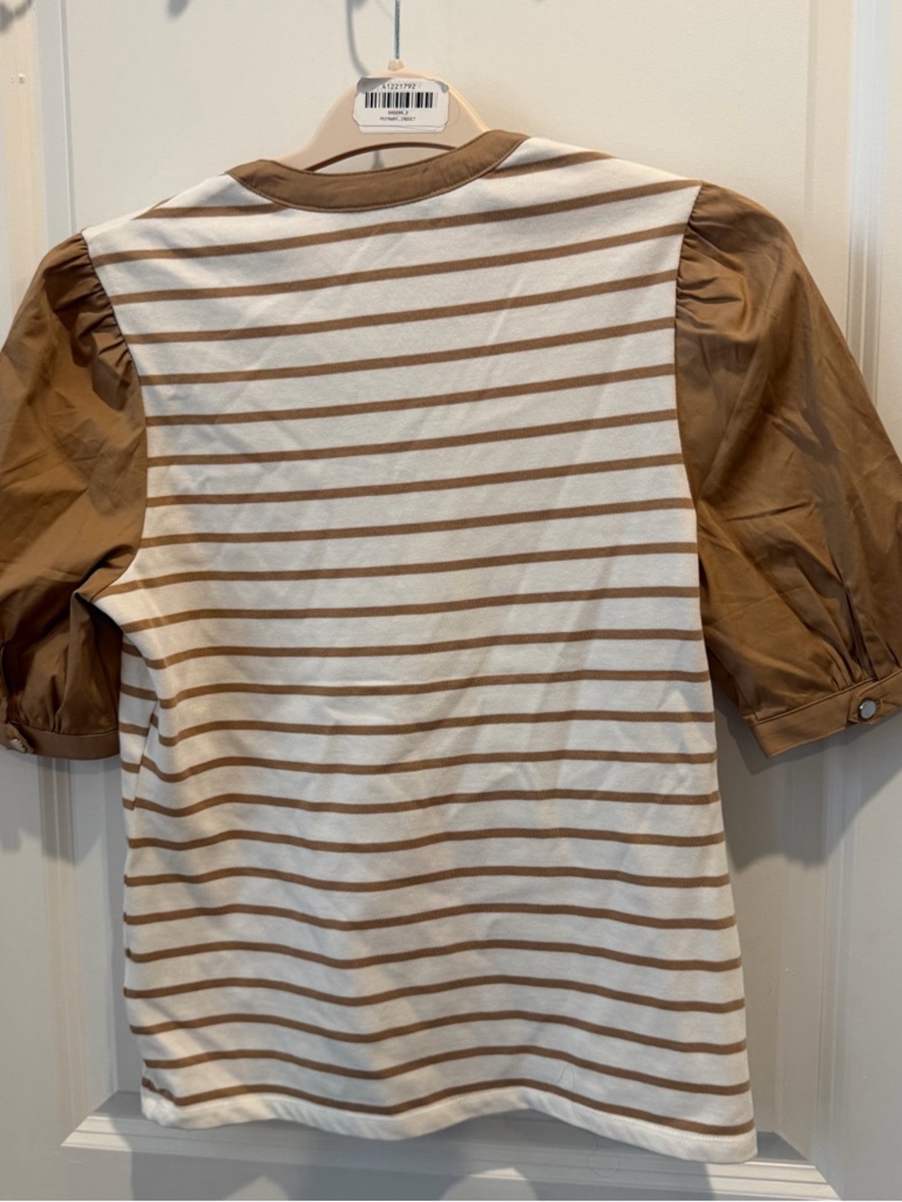 NWT Veronica Beard Kellie Striped V-Neck Blouse in White and Tan - Picture 4 of 4